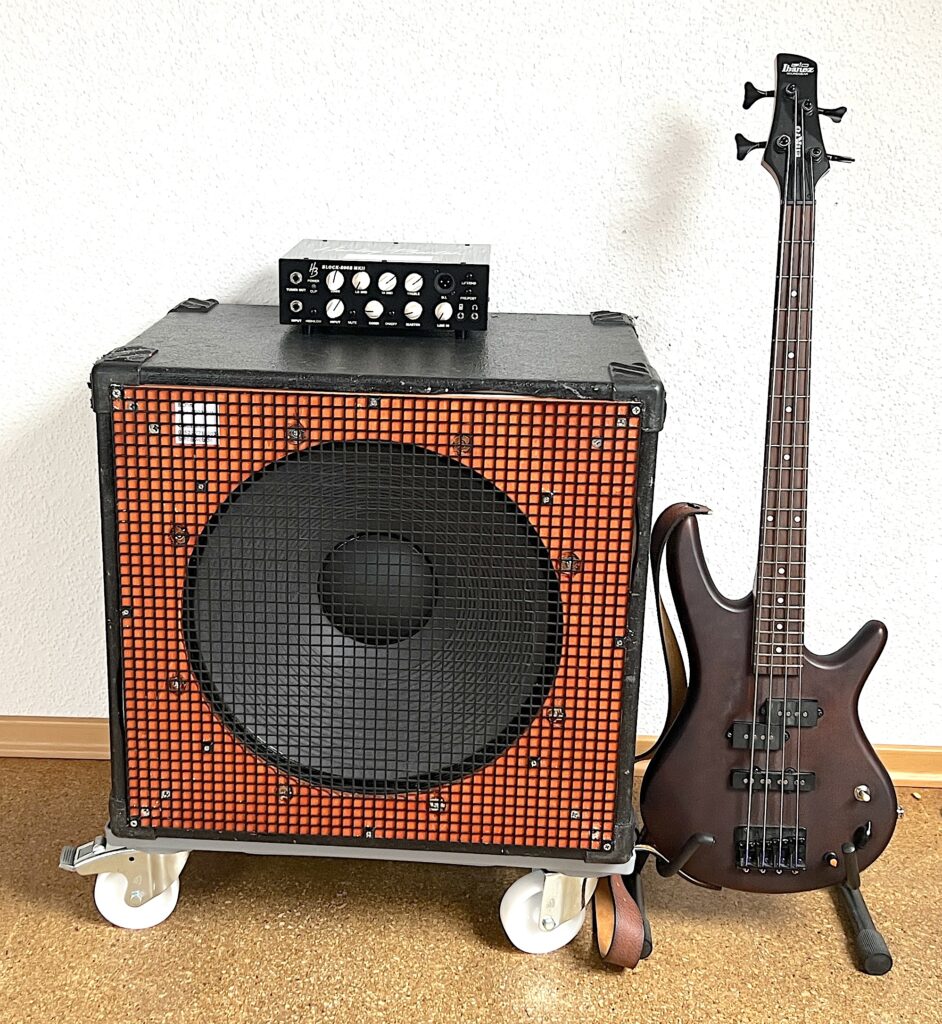 Die umgebaute Glockenklang Box auf 18 Zoll Thomann 18-500/8A